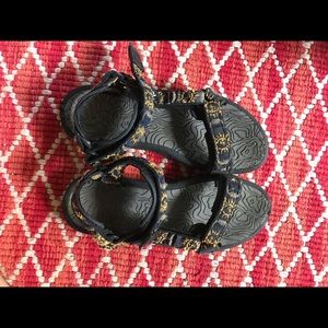 Sun & Moon Teva sandals 🌙🌞